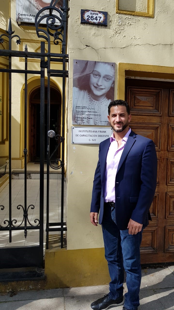 Tombolini visitó un centro islámico y otro que recuerda a las víctimas judías del Holocausto
